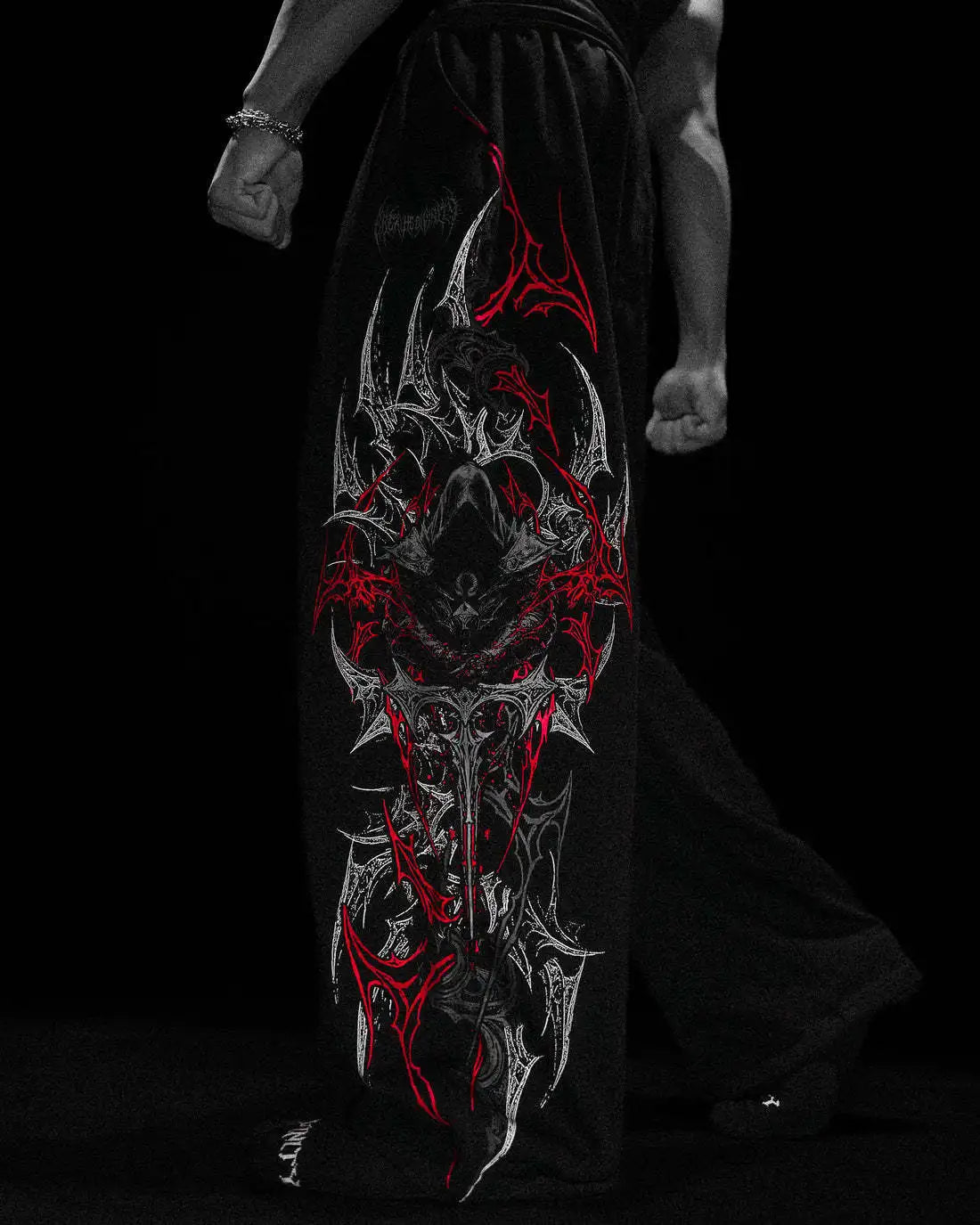Pantalon de jogging coupe droite homme Deathkeeper, coloris noir, imprime rouge, coupe large streetwear.