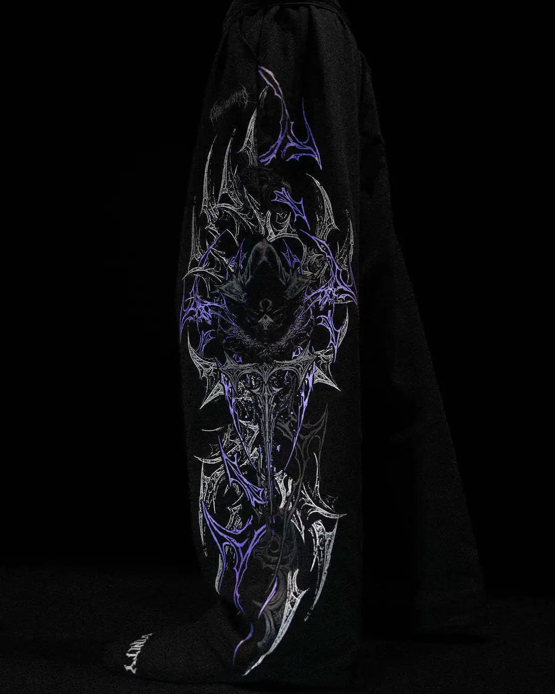 Pantalon de jogging coupe droite homme Deathkeeper, coloris noir, imprime violet, coupe ample seconde peau.