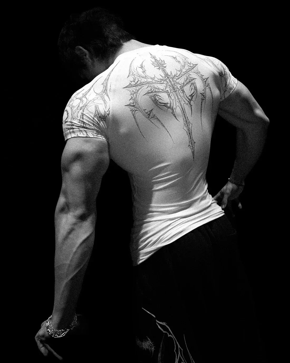 T-shirt de compression homme Void Tech Nightfall, coupe ajustee pour la musculation.