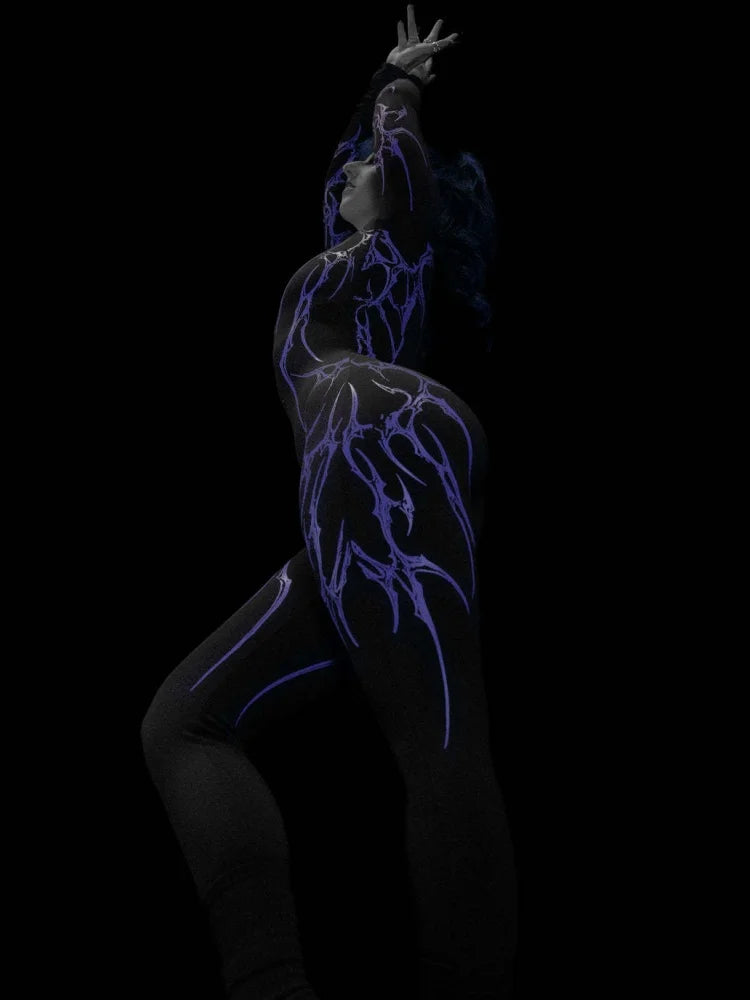 Combinaison de sport manches longues à motifs Breathedivinity — Noir et violet — motif latéral