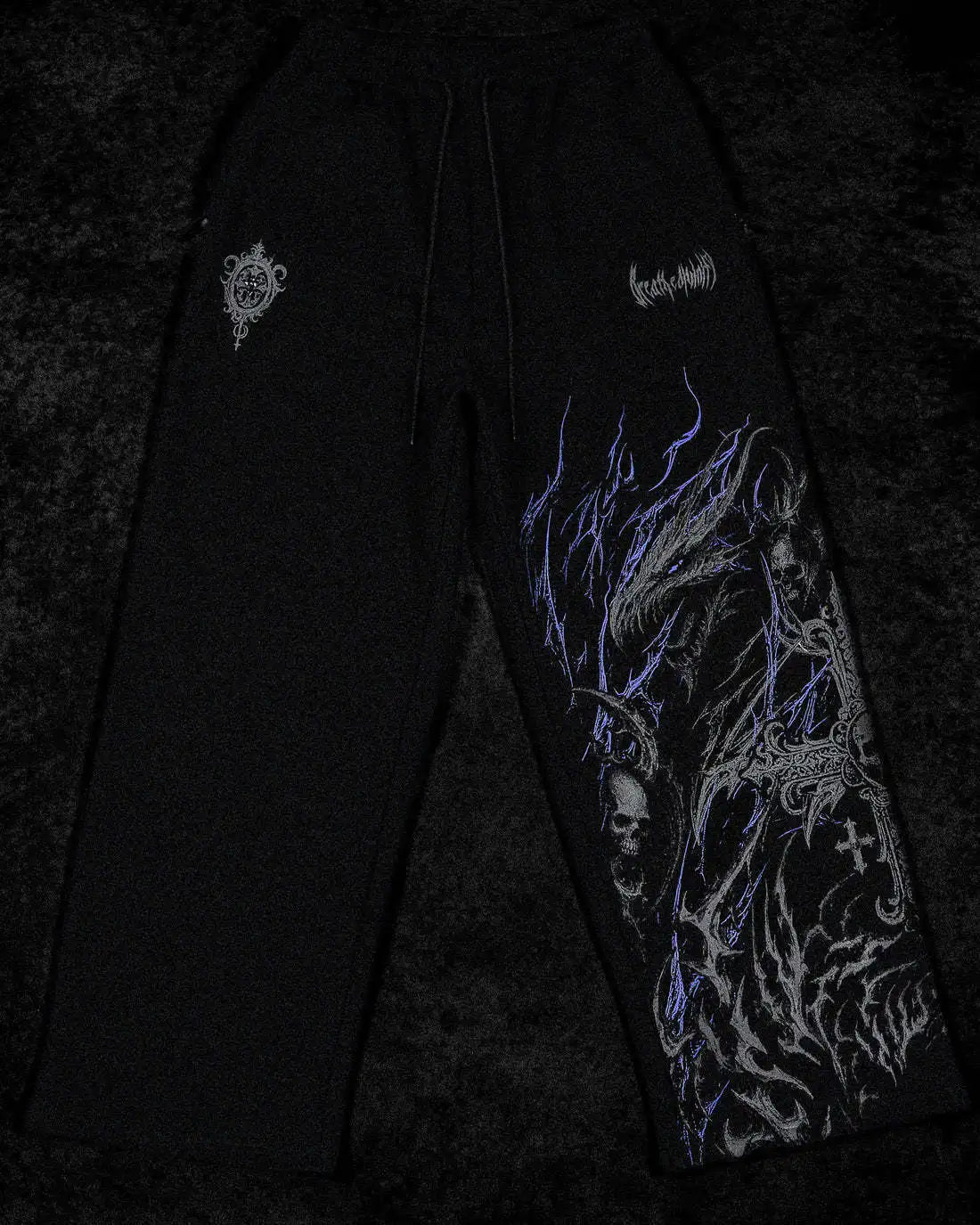 Pantalon de jogging oversize homme Eternal Wyvern noir, imprime violet, maille douce pour le sport.