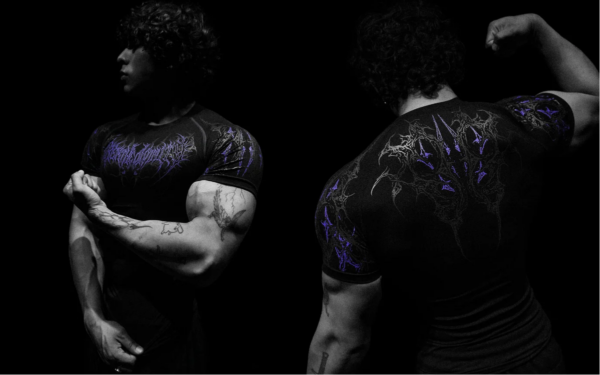 T-shirt de compression à motif organique Breathedivinity — Noir et violet